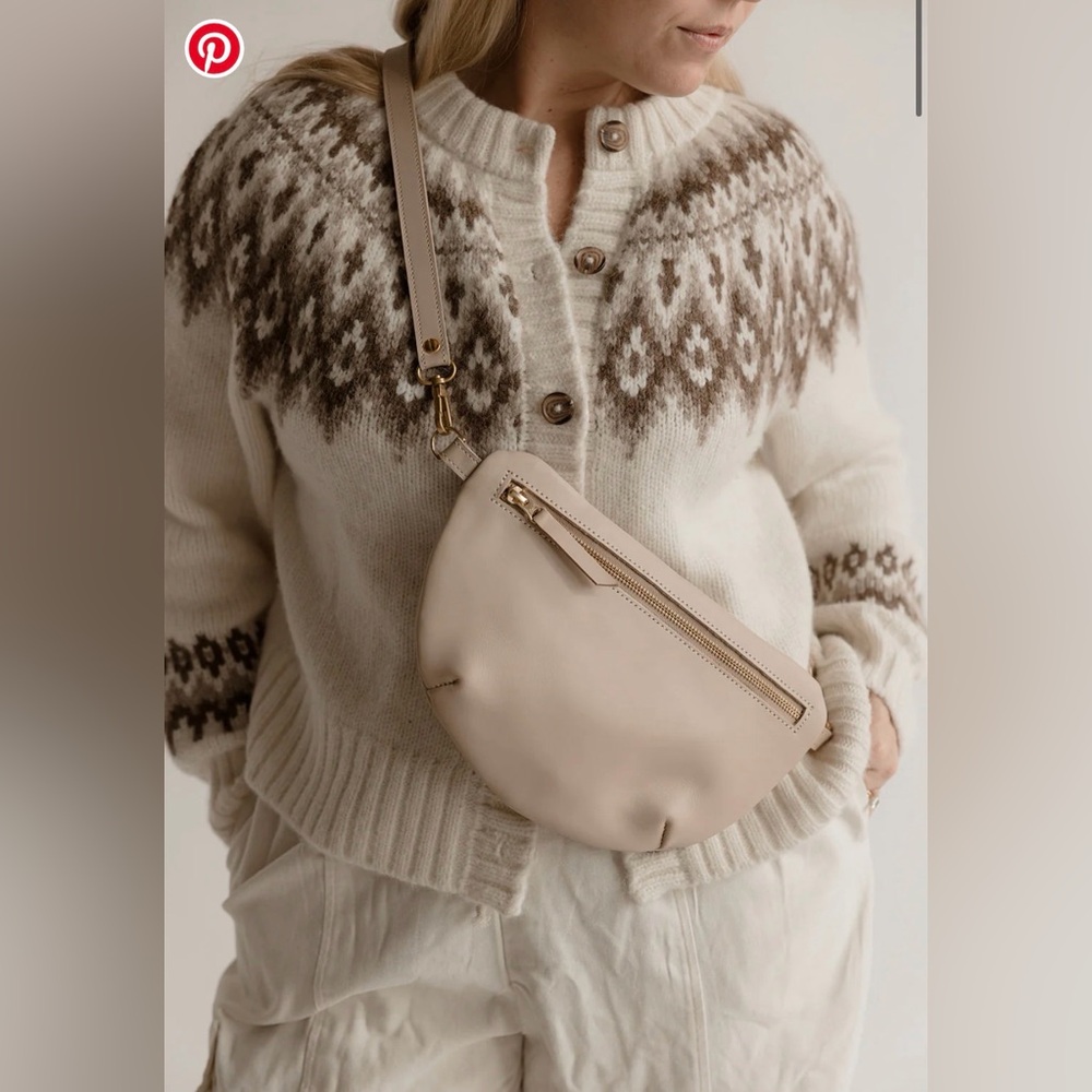 Abby Alley Midi Sling Bag in Gardenia - Picture 5 of 7